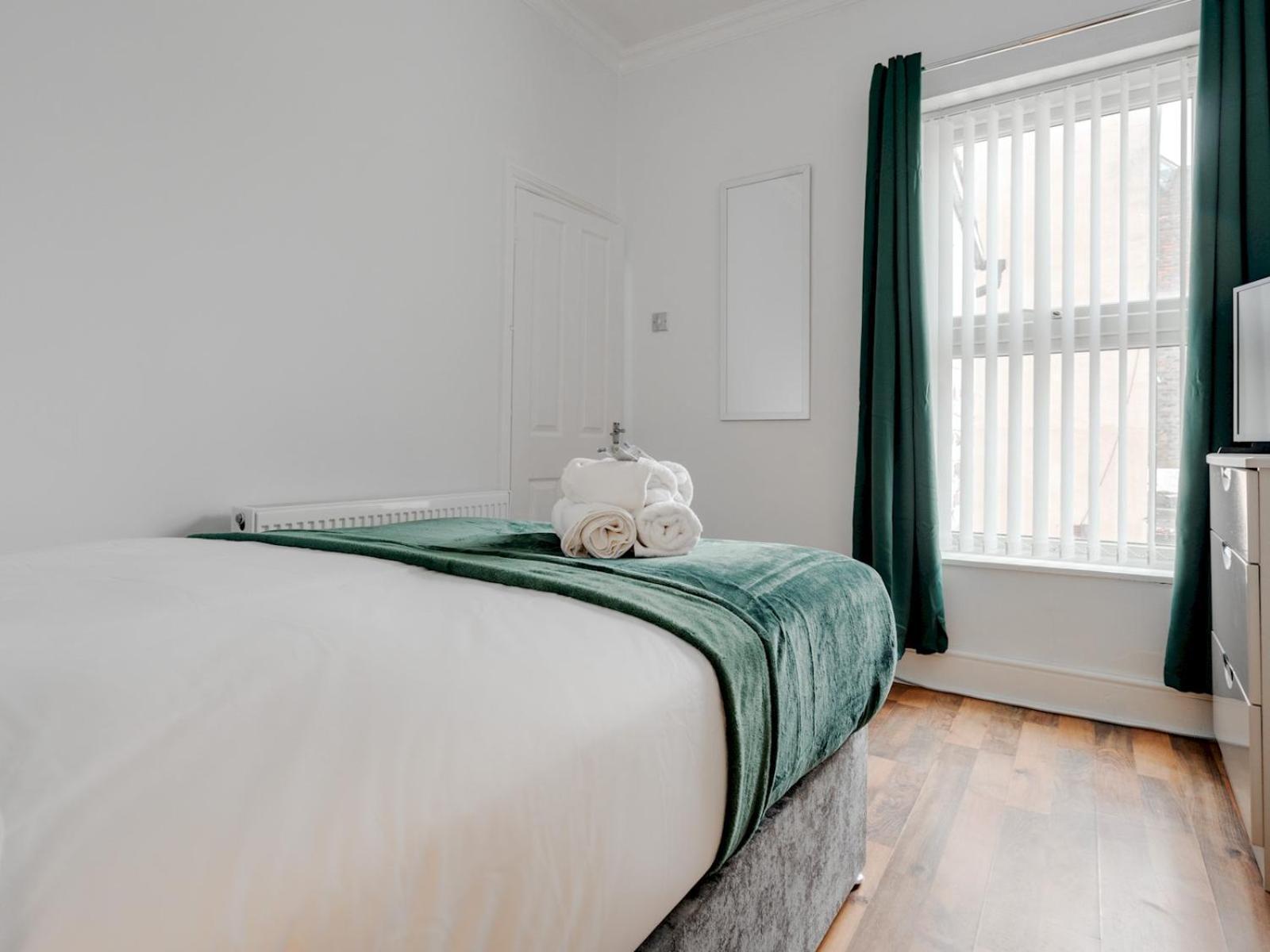 Pass The Keys Ruiskin St - Liverpool Kirkdale Terrace Sleeps 5 Parking Villa Luaran gambar